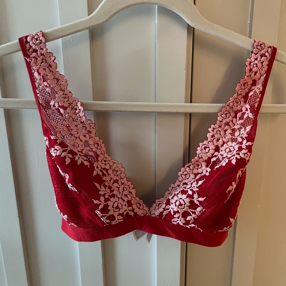 Wacoal Embrace Lace Soft Cup Wireless Bra Lingerie 852191 Red Size 36B